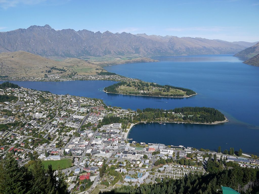 Journey from Auckland to Queenstown: A Scenic Adventure Across New Zealand